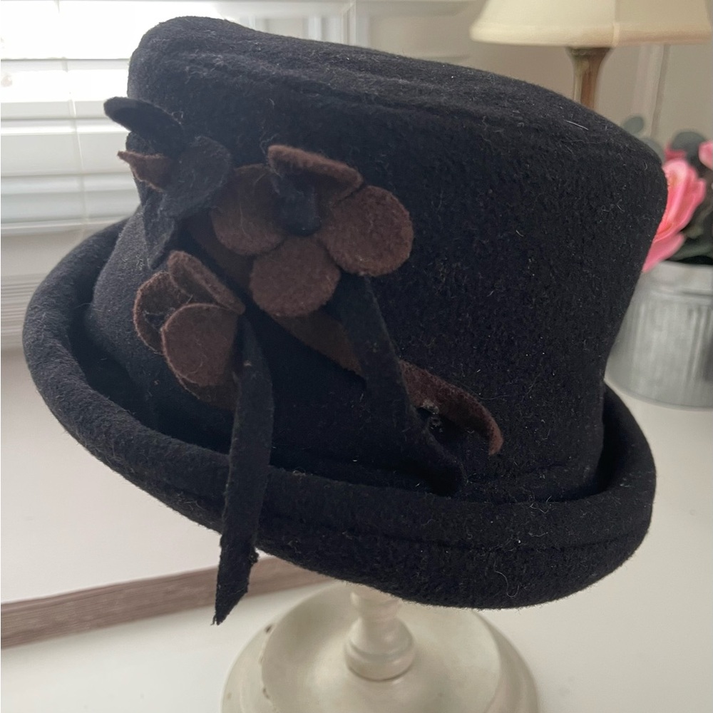 L’Hiver En Folie Vintage Felted Wool Hat With Floral Appliqué Quilted Lining